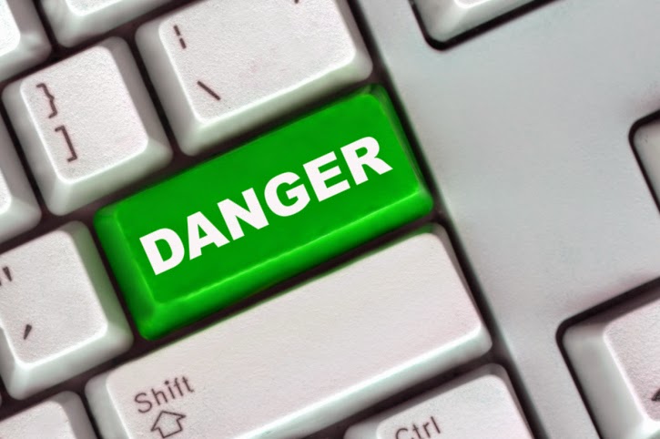 ثلاثة فايروسات خطيرة يمكنك إنشاءها على حاسوبك وتدمر الوندوز بشكل كامل Computer-danger