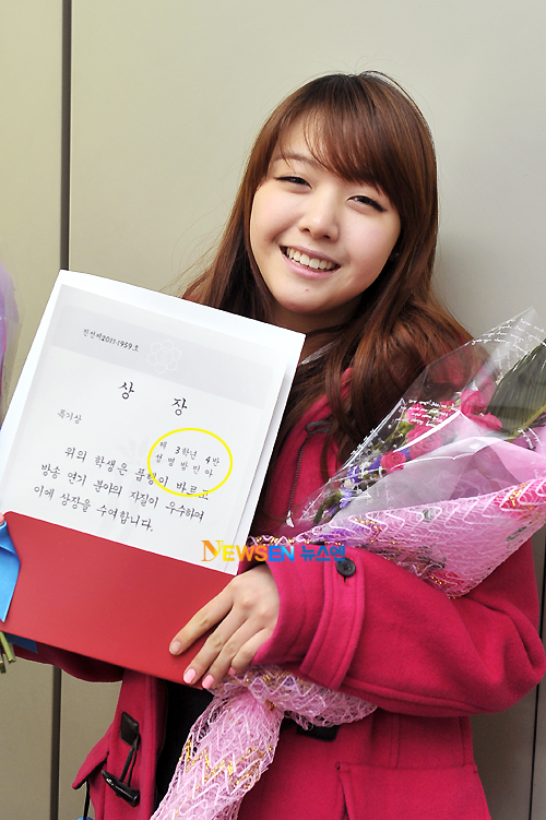 [120331] Graduación de MinAh de la JinSun Girls' High School  Minah