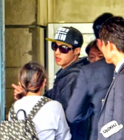 {صور} Kim Hyun Joong عند وصوله الى Makuhari Messe, Chiba من اجل حفل Tonight في 10/20 BXEk8yICYAA9p0g