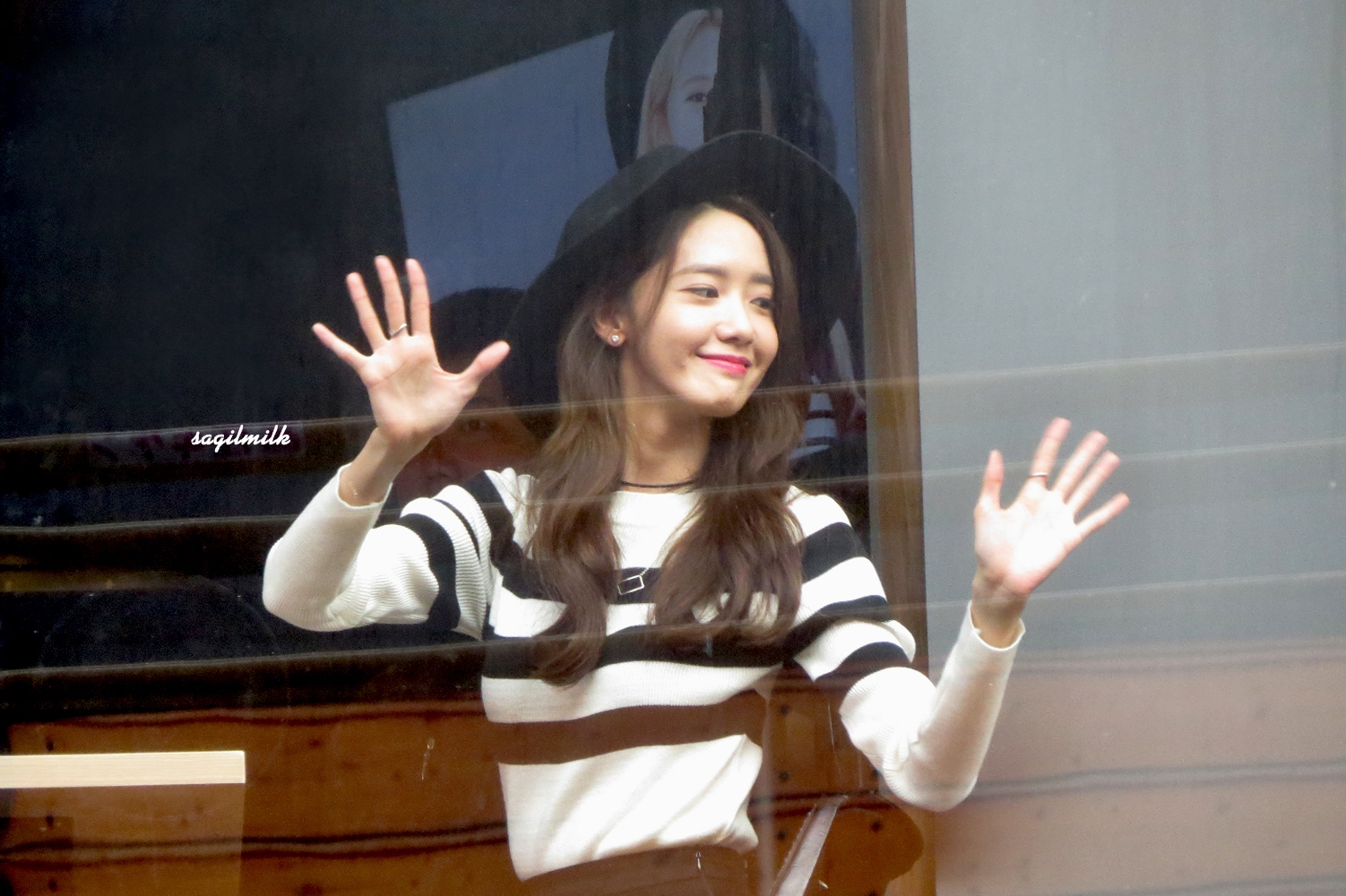 [PIC][31-10-2015]YoonA khởi hành đi Đài Loan để tham dự Fansign cho thương hiệu "H:CONNECT" vào sáng nay - Page 4 11