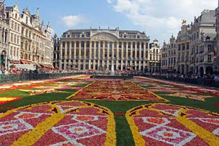 أكبر سجادة مصنوعة من الزهور في العالم  Flower-carpet-1