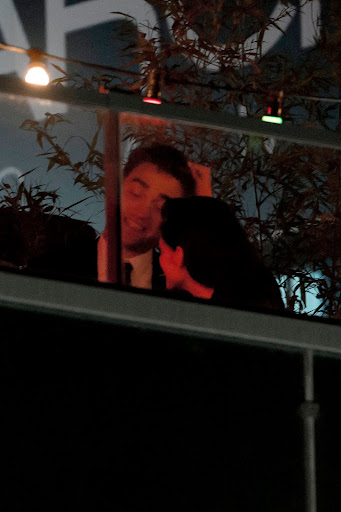 Robsten - Imagenes/Videos de Paparazzi / Estudio/ Eventos etc. - Página 8 RKOTR11