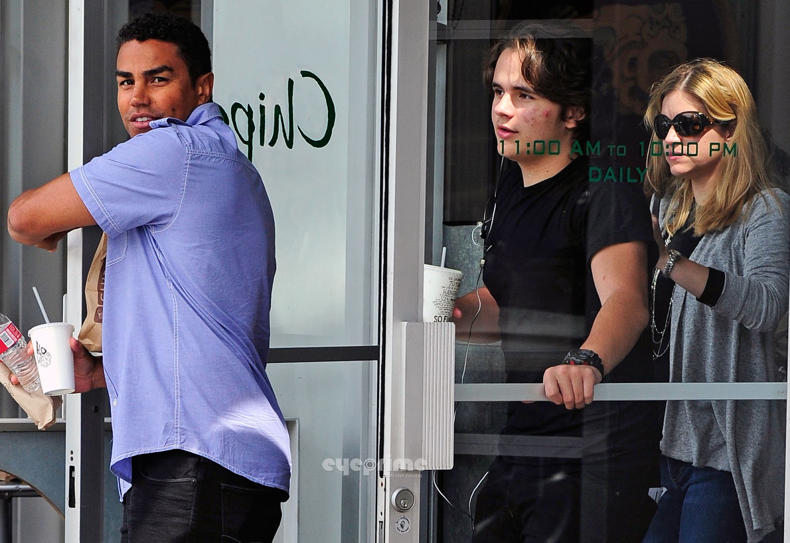 Prince Jackson e TJ deixam restaurante mexicano Pjackson_eyeprime_31