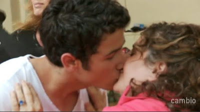 me hechisaste (cosas que pasan pero nadie lo creeria) nick y tu - Página 3 NICKJKISSING2