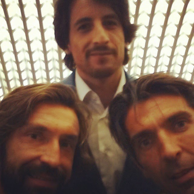 [FOTO] Chileno que se negó a jugar partido por la paz posó junto a Pirlo y Buffon Roberto%2BKettlun%2B04