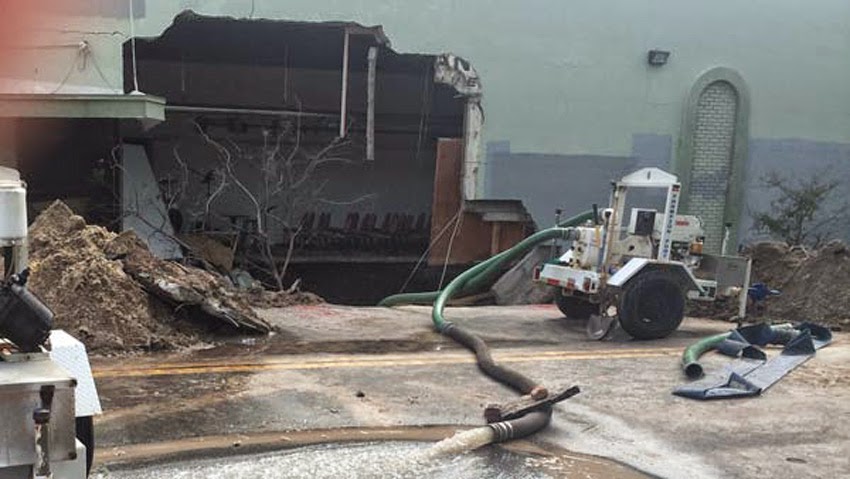 GEOLOGICAL UPHEAVAL: Sinkholes Keep Popping Up Across The United States - Massive Sinkhole Opens Up In St. Petersburg, Florida; Swallows Street Corner And Part Of A Building!  Florida_sinkhole05