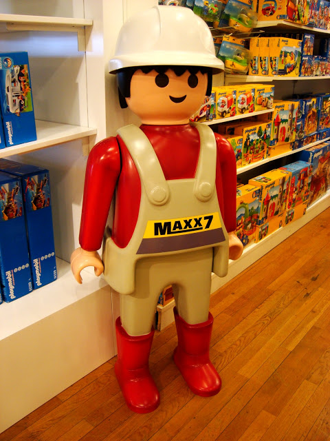 Playmobil géant aux Galeries Lafayette DSC04888