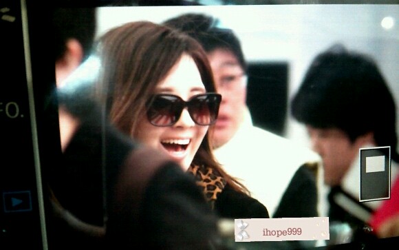 [PICS]SNSD @ Incheon airport & Arriving Malaysia Airport || 23.03.12  Ih6zy