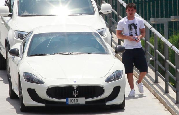 سيارات ليونيل ميسي ( مجموعة رائعة  Lionel-Messi-Maserati-GranTurismo-MC-Stradale