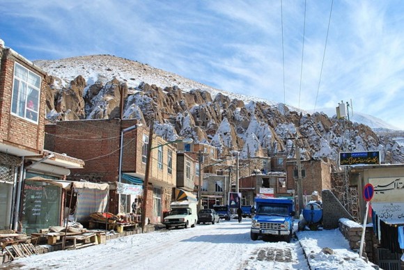 كاندوفان: قرية إيرانية محفورة داخل الصخور‎ Kandovan-16-580x388