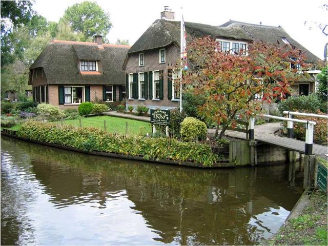 Flag this message Giethoorn, village in Holland with no roads اجمل قرية بالعالم بدون سيارات Giethoorn7