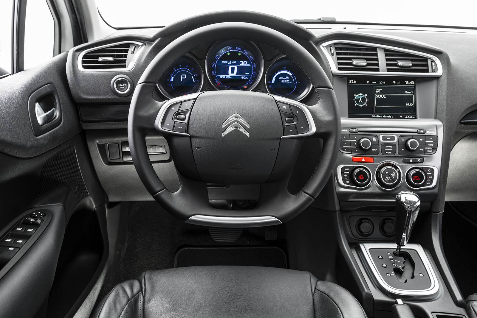 Citroën C4 Lounge - Página 14 Citroen%2BC4%2BLounge%2B2015%2B-%2BTHP%2BFlex%2B(3)