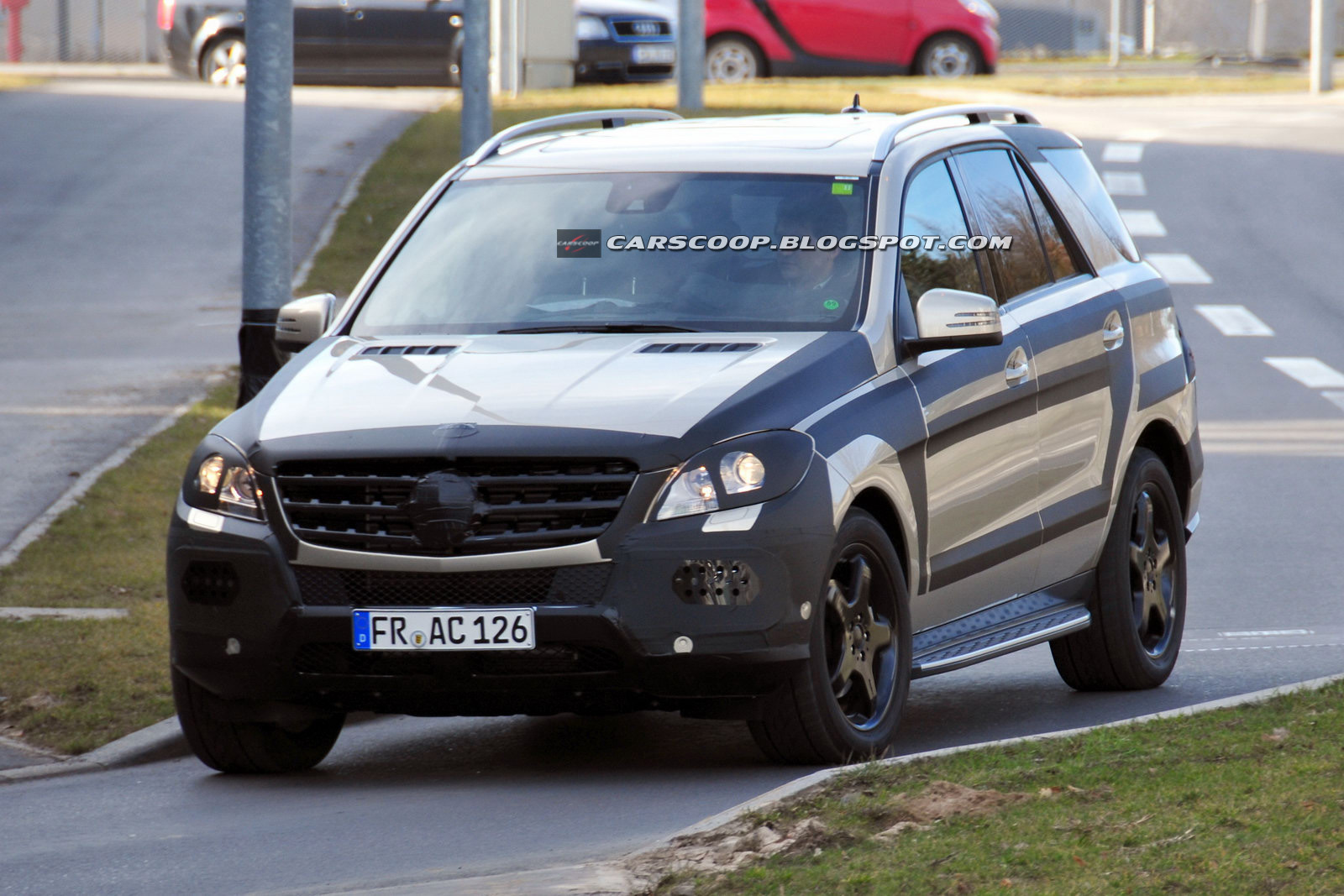 2011 - [Mercedes] ML III [W166] - Page 5 2012-Mercedes-ML-CSP-7