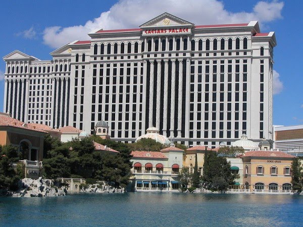 Najskuplje ,neobične ,čudne hotelske sobe i hoteli  - Page 2 Caesars-Palace-Las-Vegas