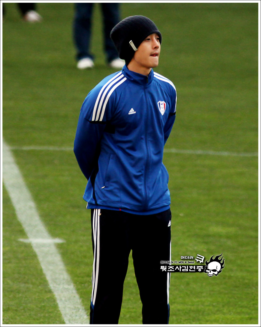 Kim Hyun Joong, Eye Candy En el campo de fútbol A1%255B1%255D