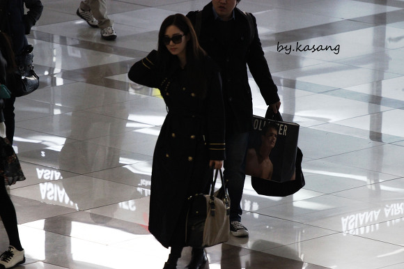 [PICS][Updated] SNSD @ Gimpo Airport || 28.02.12  IMG_0063_%EB%B3%B5%EC%82%AC