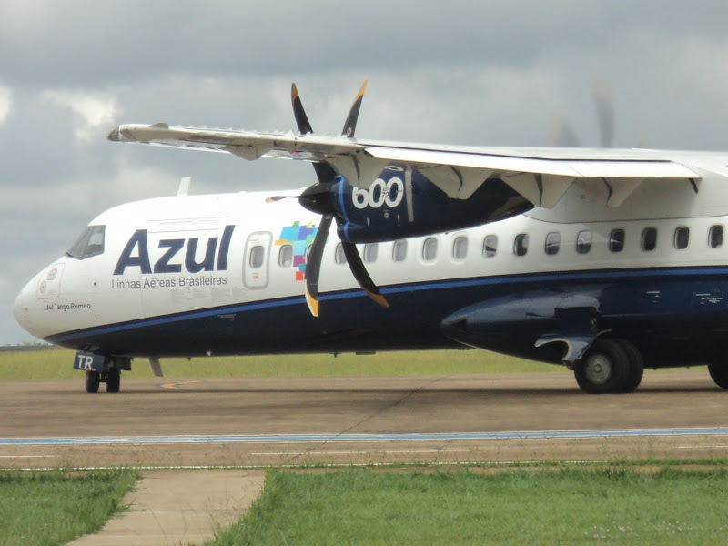 Azul e Aviação Geral - SBUR DSC04009