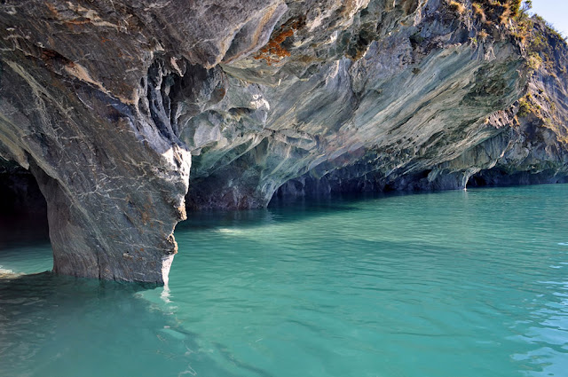 كهوف الرخام الرائعه في تشيلي  Enchantment-at-marble-cathedral