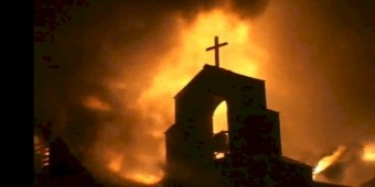 Cristãos são alvo de ataques físicos, intolerância e discriminação ? ? Church_on_fire-340x170