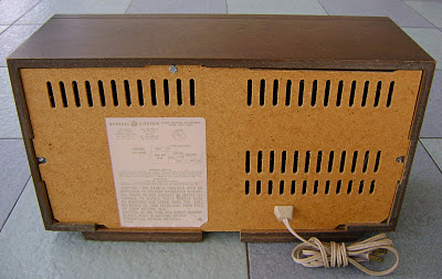 General Electric Model T1243B tube radio ( Used ) Sold Ge%2Bt1243b%2Brear