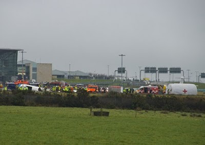 [Internacional] Fotos do acidente em Belfast, na Irlanda do Norte  05-Picture-from-the-scene-of-the-crash-via-Alan-C_-OBrien-563x400