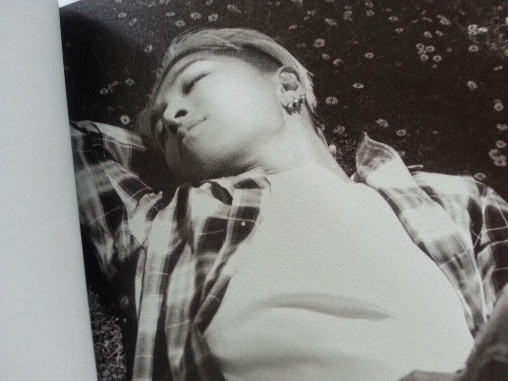 [13/06/14][Photos] Version cao cấp của Album "RISE". Taeyang_rise_deluxe_046