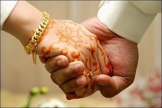 முஹைதீன் தம்பதிகளுக்கு திருமண நாள் நல் வாழ்த்துகள்!   Wedding-Hands