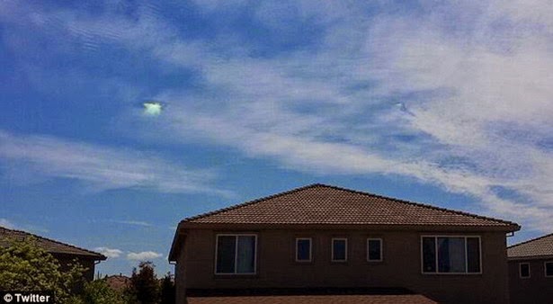 Desconcertante: agujero de luz aparece en el cielo de Stockton, California, EE.UU. Ufo-california3