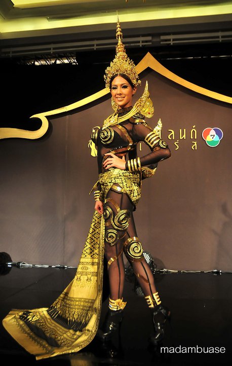 Mẫu Thiết Kế National Costume của Miss Thailand Universe 2011 - Page 2 Miss%2BThailand%2BUniverse%2B2011%252C%2BChanyasorn%2BSakornchan%2BFah%2B%2BMiss%2BThailand%2BUniverse%2B2011%252C%2BChanyasorn%2BSakornchan%2BFah%2B%2Bnational%2Bcostume%2B%2B2