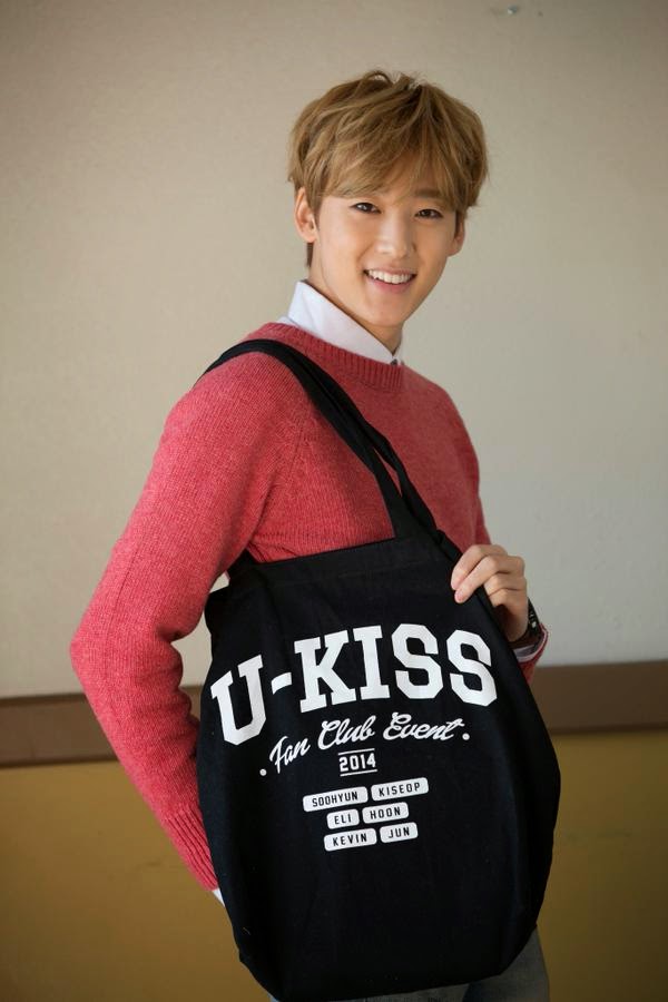 Update twitter de U-KISS STAFF 74