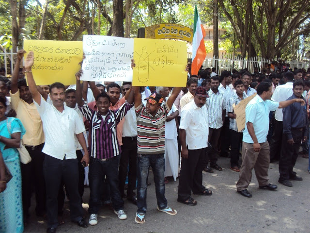 மதுவை ஒழிப்பீர்! மலையக மக்கள் தெருவில் இறங்கி போராட்டம்! DSC08545