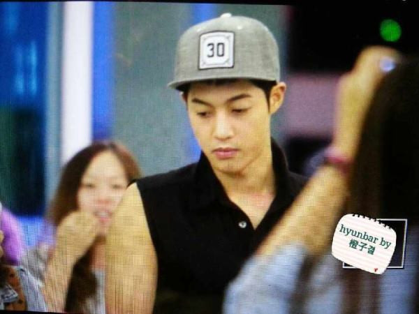 {صور} Kim Hyun Joong في مطار Inchon مغادر الى China في 9/5 806294311