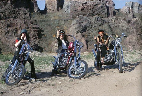 Las motos de los famosos - Página 7 JIMI_HENDRIX_PANHEAD_1964_02