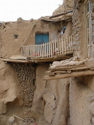 700 years old troglodyte stone house village in IRAN اهل الكهوف في ايران منذ 700 عام 700year-old-stone-house-13