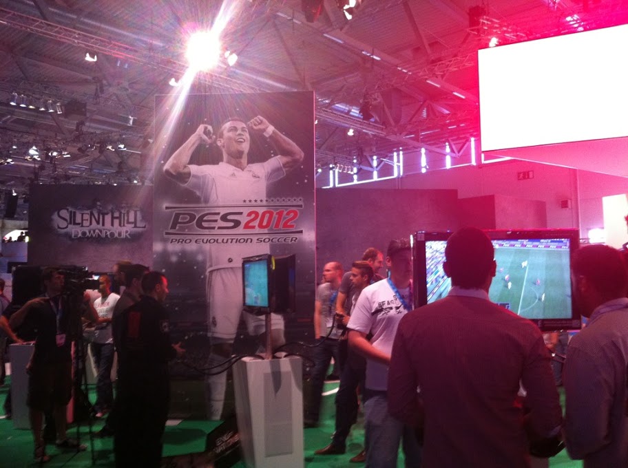 PES 2012 DEMO     24\8\2011 Stand