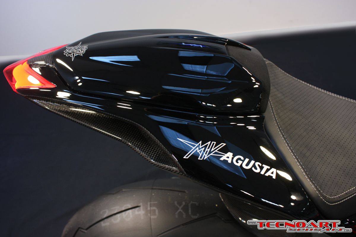 MV agusta F3  - Page 19 One-off-mv-agusta-f3-800-oscura-by-tecnoart-sersan-is-the-perfect-dark-warrior-photo-gallery_3