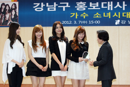 [PICS] Jessica, Tiffany, SooYoung, Seo Hyun Appointment Ceremony At Gangnam-Gu Office || 07.03.12  9jCZl