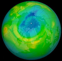 Un trou d'ozone de taille exceptionnelle atteint l'Europe Trou_ozone_Arctique_032011