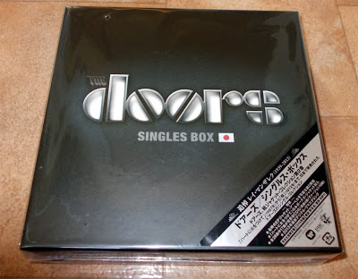 PLAYLISTS 2013 - Page 10 The%20Doors%20-%20Singles%20Box%201967-72%20%2801%29