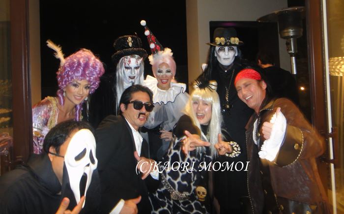 Novas fotos: Bill e Tom no Halloween [Editado + fotos] 416825_445072045527890_1604357371_n