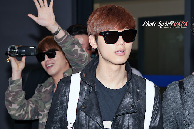 صور) CNBLUE في مطار Taoyuan بتايوان .  8623705100_9f6e6863ec_o