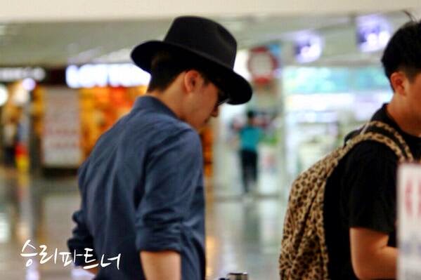 [7/6/14][Pho] GD, TOP, Taeyang và Seungri tại sân bay Gimpo đến Busan Bigbang_busan_036