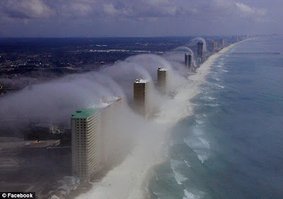 OLAS DE NUBES FORMANDOSE SOBRE PLAYA DE FLORIDA Article-2098078-11A20F62000005DC-916_634x447