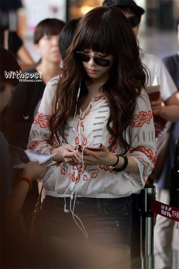 [PICS] SNSD @ Airport to Japan Tumblr_m6tqt1sbCW1r0r5dro5_1280