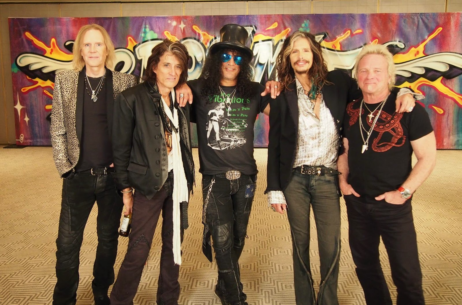 Slash : "Estar de gira con Aerosmith nos ha hecho mejorar como banda" Zzz