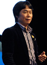 مخترع لعبة SUPER MARIO على أبواب التقاعد  200px-Shigeru_Miyamoto_GDC_2007