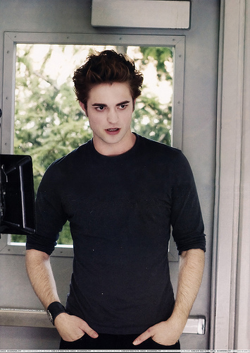 ¿Edward Cullen o Jacob Black? Edward-cullen-edward-cullen-2550907-355-500