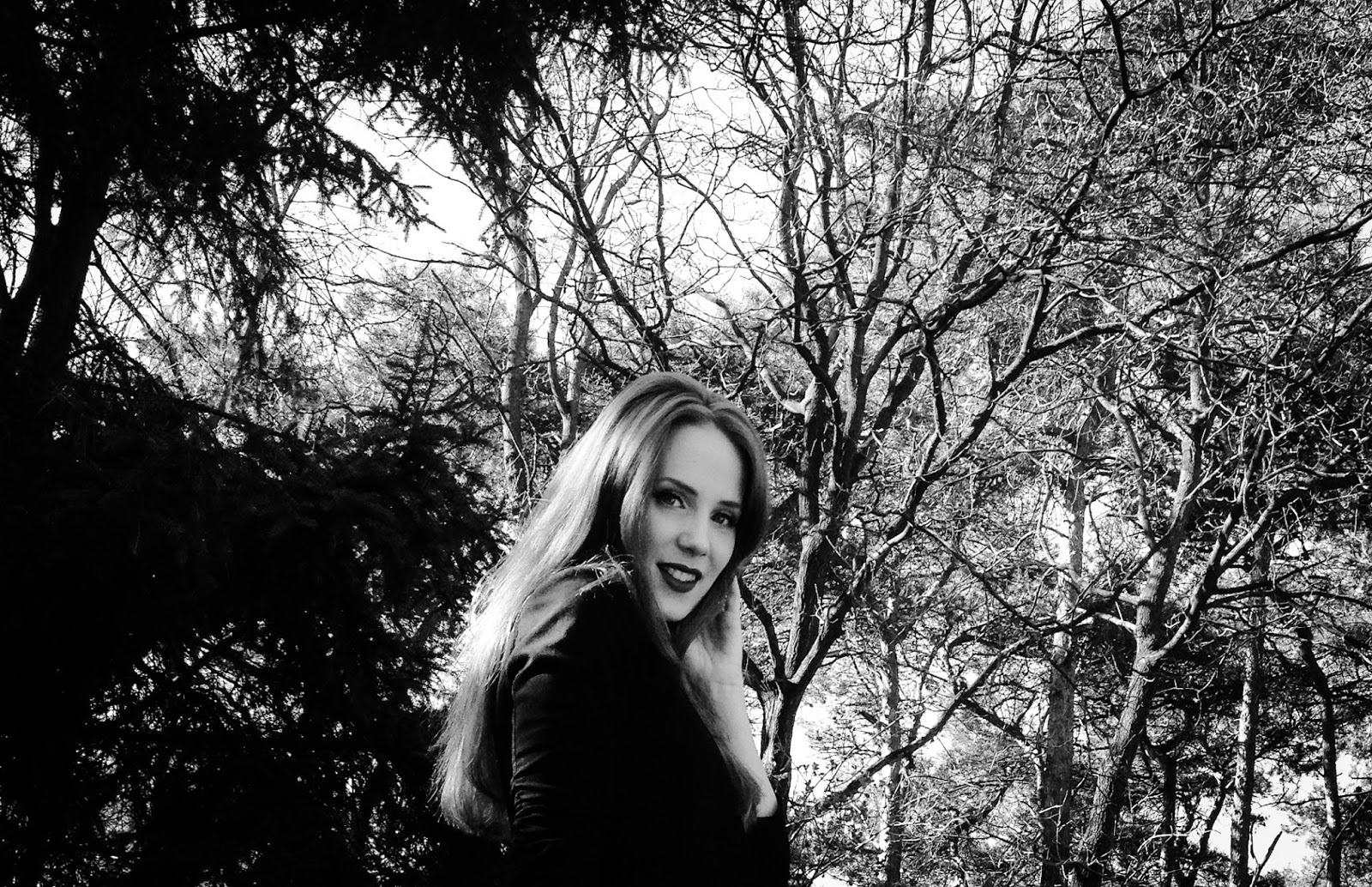 Fotos de Simone Simons - Página 27 BW