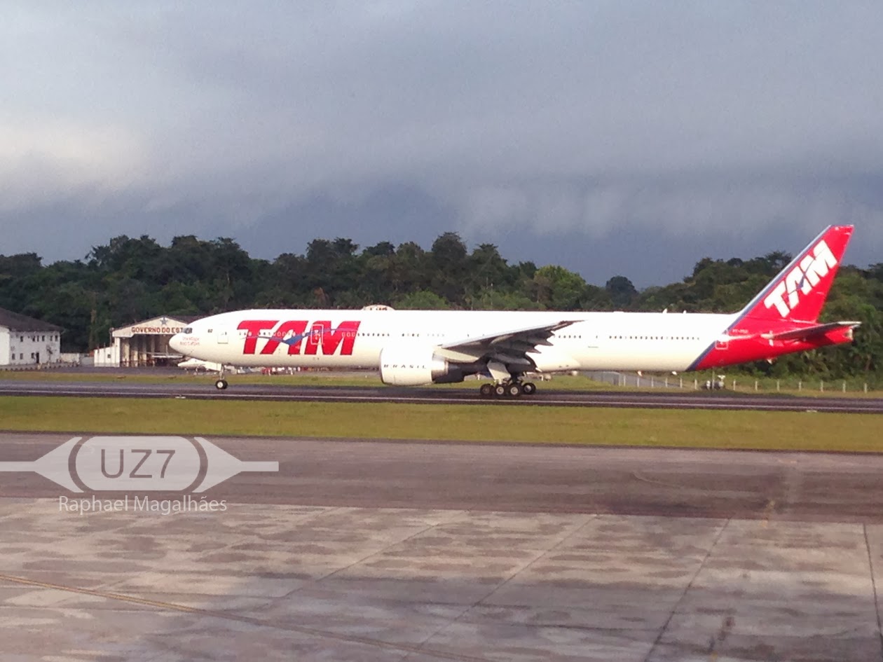 [Brasil] Boeing 777-300ER TAM em SBBE (Belém) PTMUI13