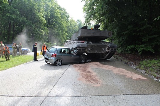 Question pour un gendarme Polizei-lippe-pol-lip-augustdorf-glueck-im-unglueck.jpg2